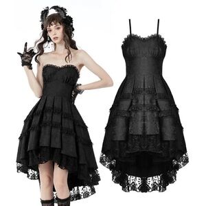 Dark in Love size M, US women’s size S. Fitted in the top, no stretch.